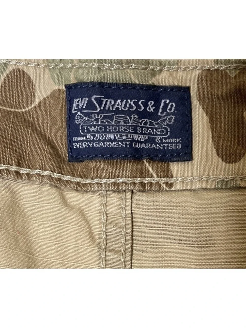 Levi's Camo Carrier Cargo Cotton Camo Comfortable Shorts Men's Size 50 RipStop